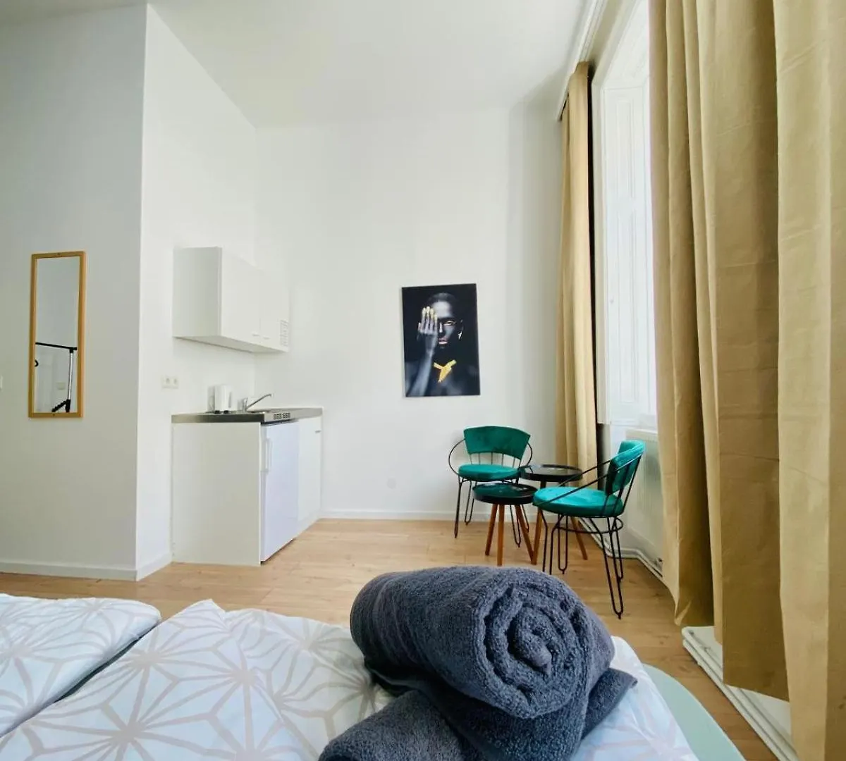 8 Fully Equipped Studio Apt W Terrace Margareten Bécs