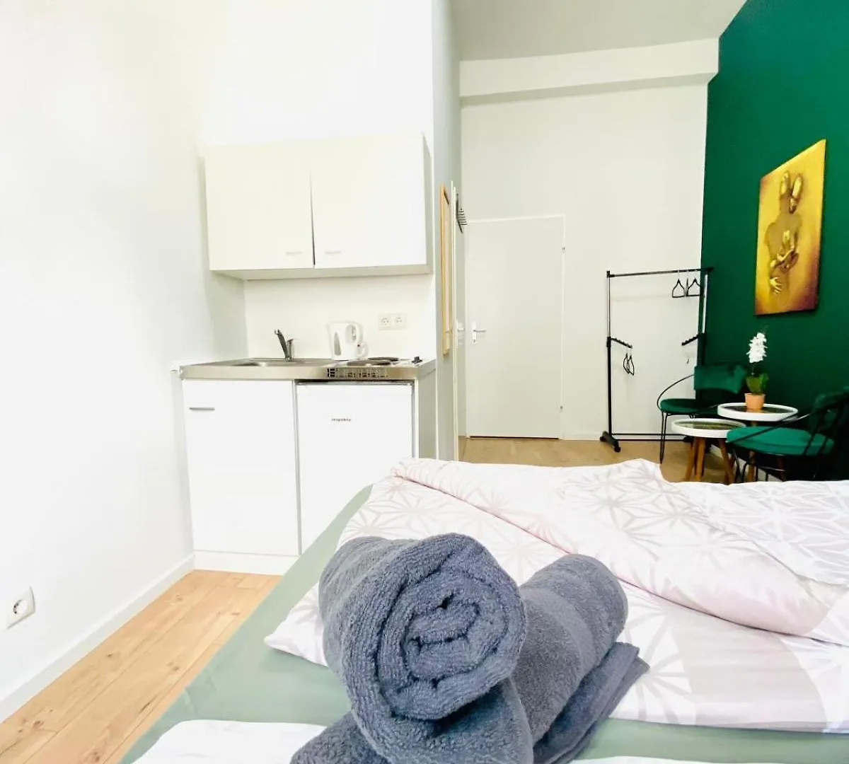 8 Fully Equipped Studio Apt W Terrace Margareten Bécs Apartman