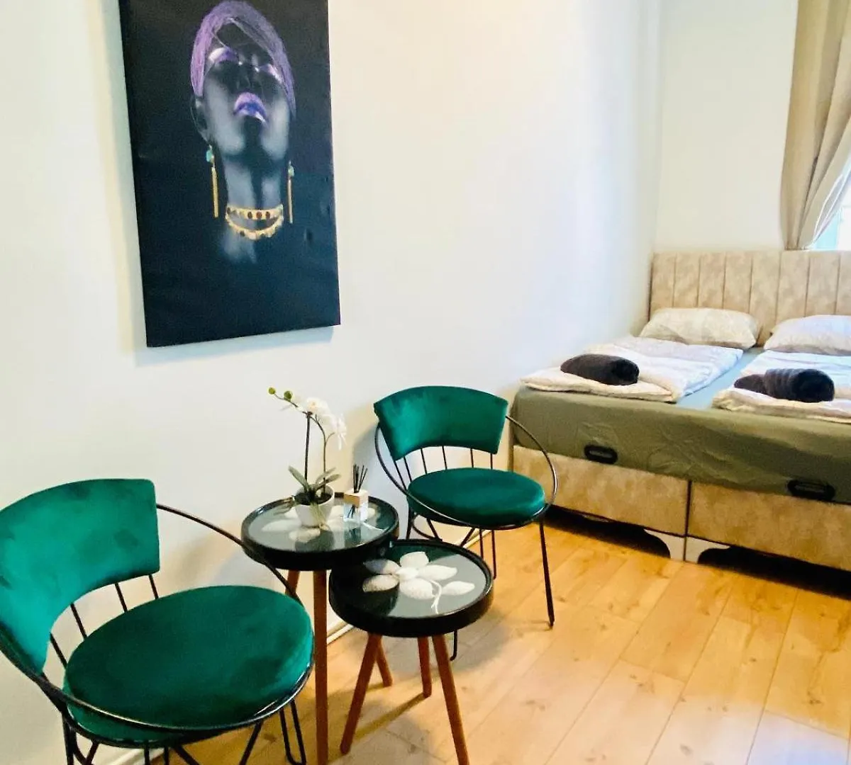 8 Fully Equipped Studio Apt W Terrace Margareten Βιέννη